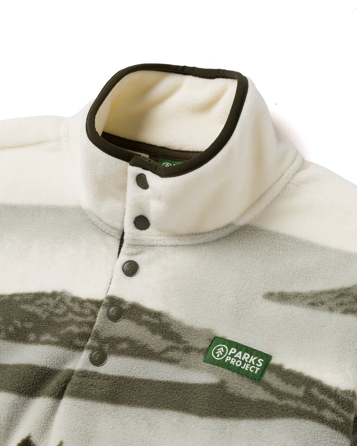Close up of the fleece collar and neckline of Muir Woods Views Trail Fleece in cream with dark trim.