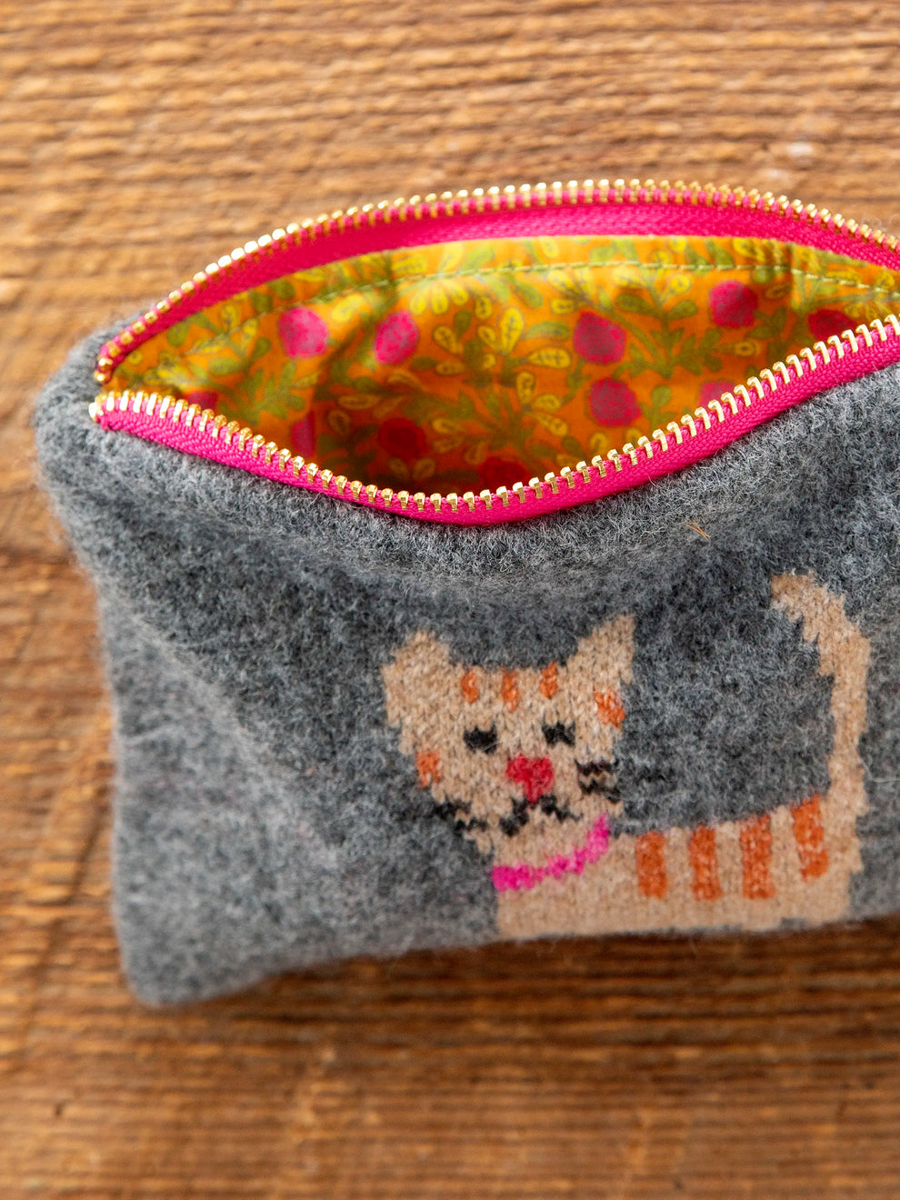 Intarsia Sweater Knit Pouch - Charcoal Cats