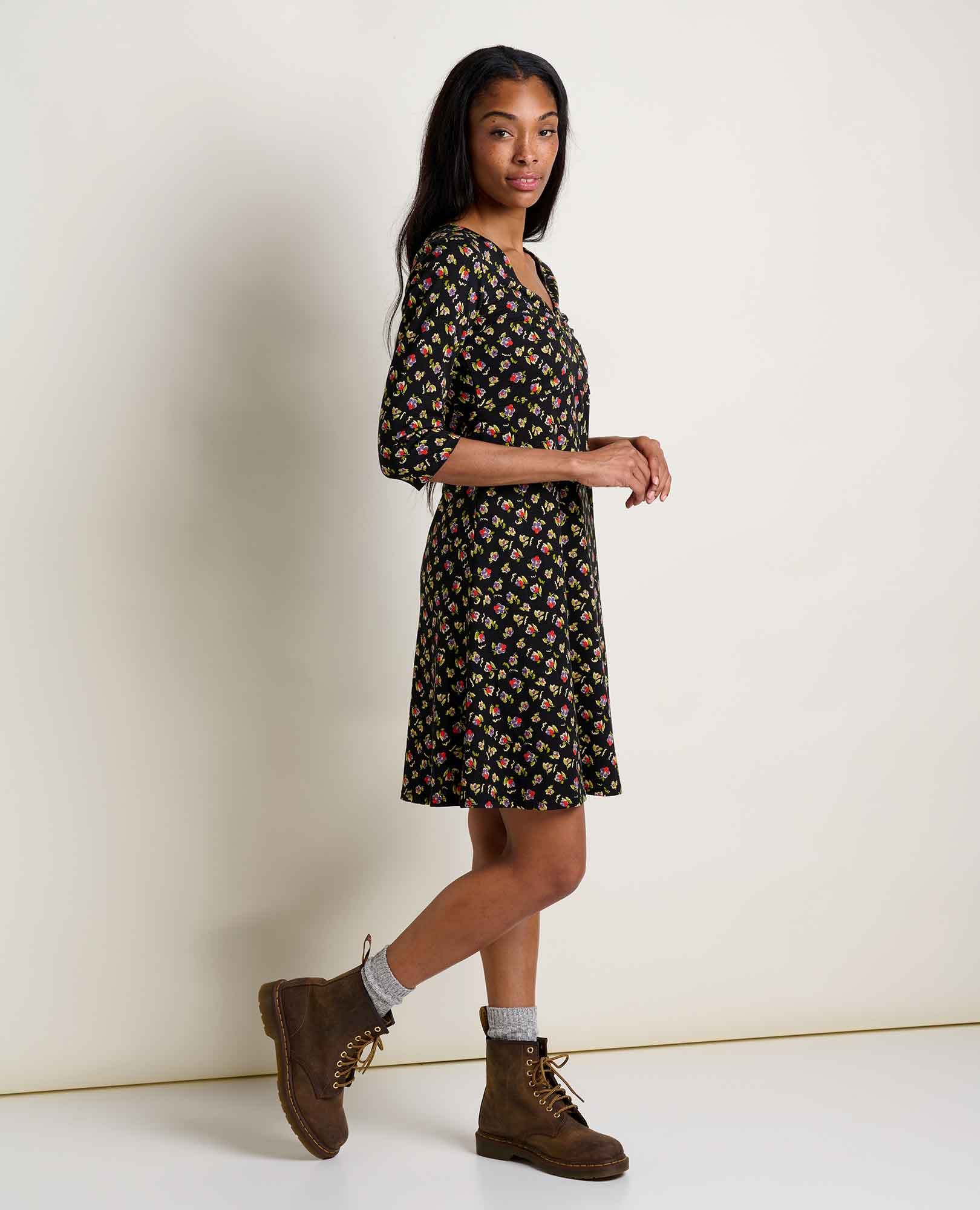 #color_black pansy print