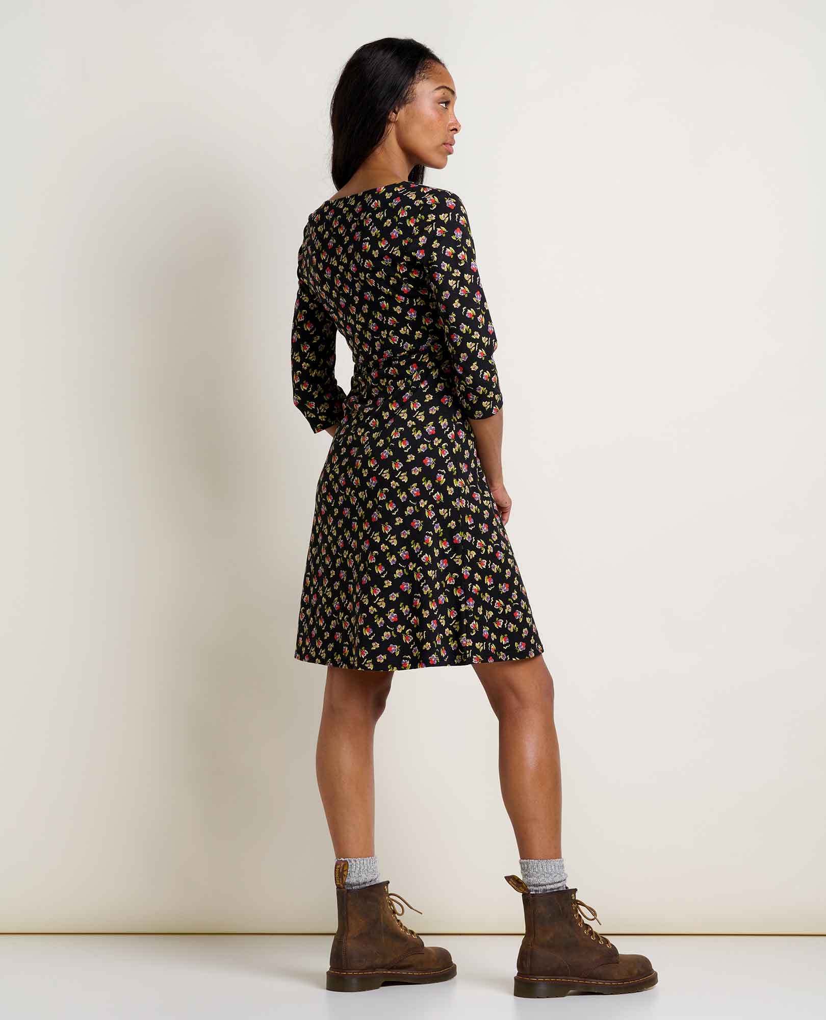 #color_black pansy print